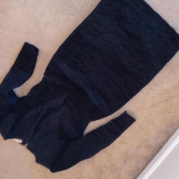 Black runched dress - Picture 3 of 4